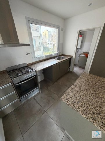 Depto 2 amb, 80m² con cochera y balcón — 25 de Mayo 840