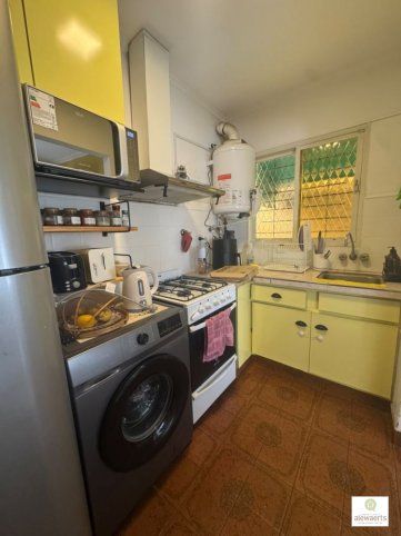 Casa en venta 3 dorm, 1 baño, 1 cochera — Semi Centro