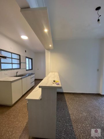 Casa en alquiler en Barrio Cucú, 100m², 2 dorm, 1 baño, garage