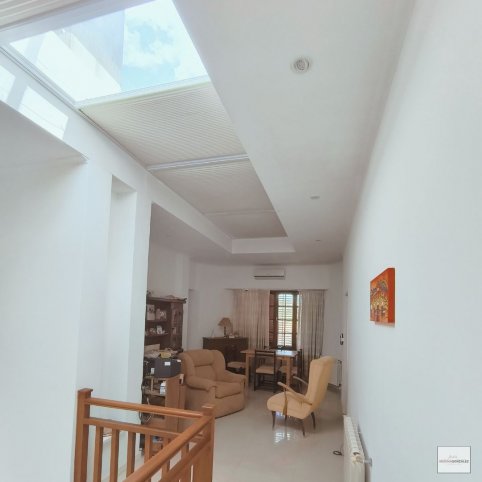 Casa en 2 plantas, 4 dorm, 259m² con pileta y parrilla — Roser 1256