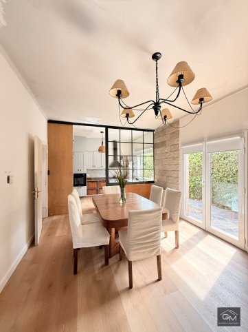 Casa 3 dorm, 288m² con garage y pileta — Alsina 780