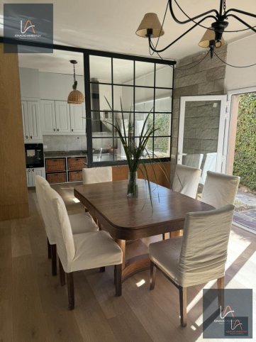 Casa 3 dorm, 280m² con garage — Alsina 700