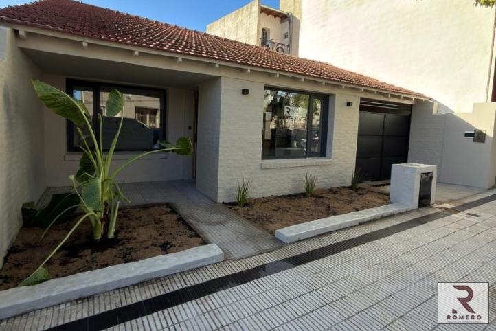 Casa 3 dorm, 160m² con garage — Pinto 1750