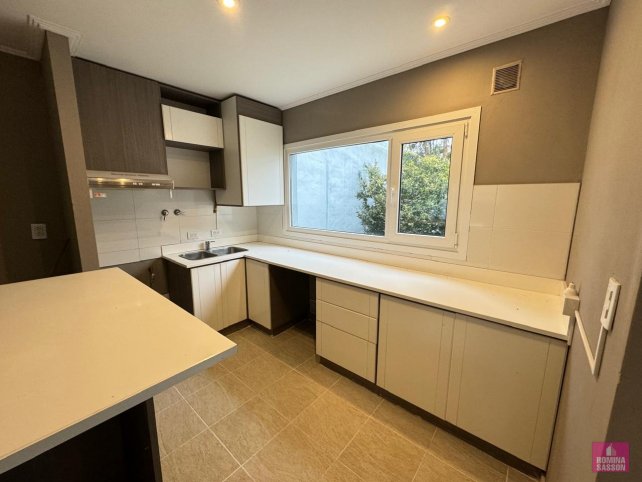 Casa moderna 3 dorm, 100m² con patio y espacio para 2 vehículos — Barrio Uncas