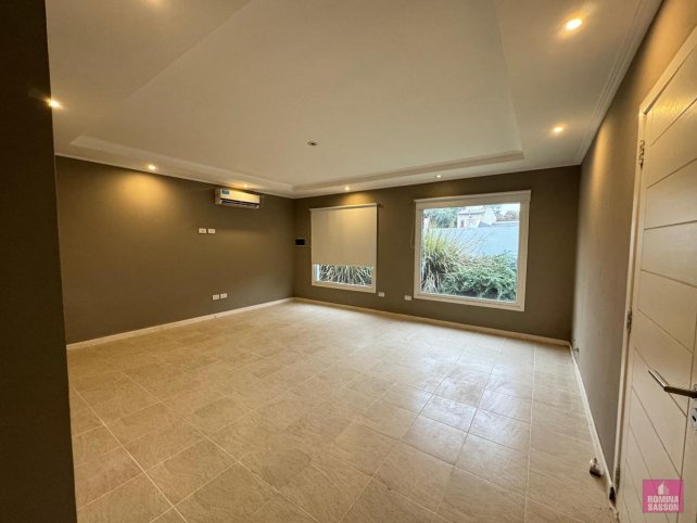 Casa moderna 3 dorm, 100m² con patio y espacio para 2 vehículos — Barrio Uncas