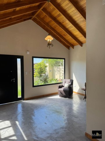 Casa a estrenar en Mosconi 986, 80000m², 2 dorm, 2 baños, garage