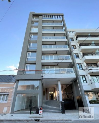 Depto 2 dorm, 1 baño, con cochera y pileta — Zona céntrica