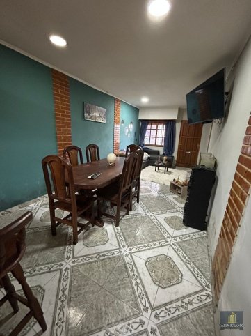 Casa 1 dorm, garage, sobre Primera Junta al 2900