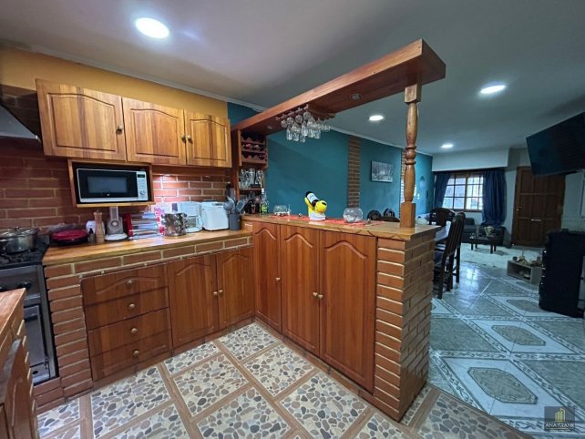 Casa 1 dorm, garage, sobre Primera Junta al 2900