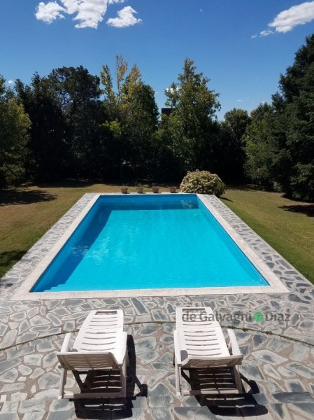 Casa en Venta Fernandez de la Cruz 952, 300m², 4 dorm, 3 baños, con pileta