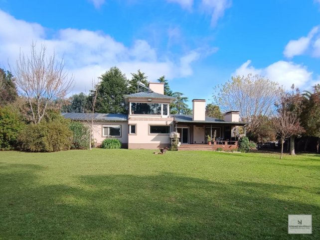 Casa en Calle Suiza y Pueblos Originarios, 275m², 3 dorm, 3 baños, cochera