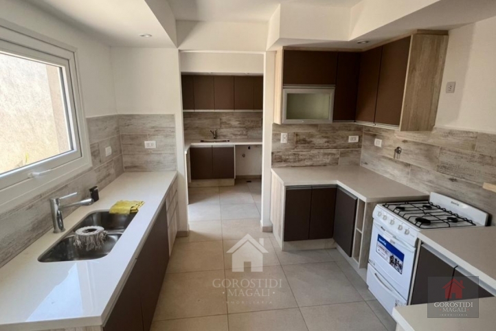 Casa 4 dorm, 600m² a estrenar con pileta — Zona Residencial