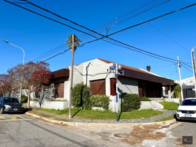 Casa 3 dorm, 180m² en El Cerrito con pileta y garage