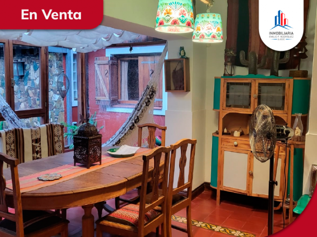 Casa en Venta sobre Avenida Brasil, 4 dorm, 240m², con garage
