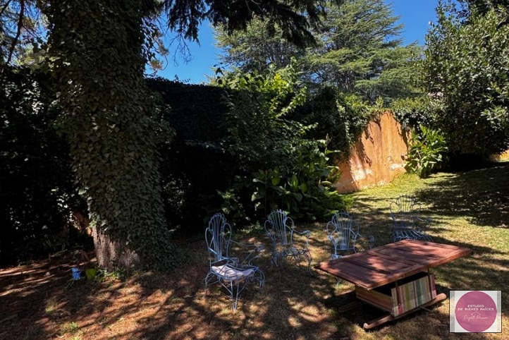 Casa 6 dorm, 327m² en Barrio Uncas con garage
