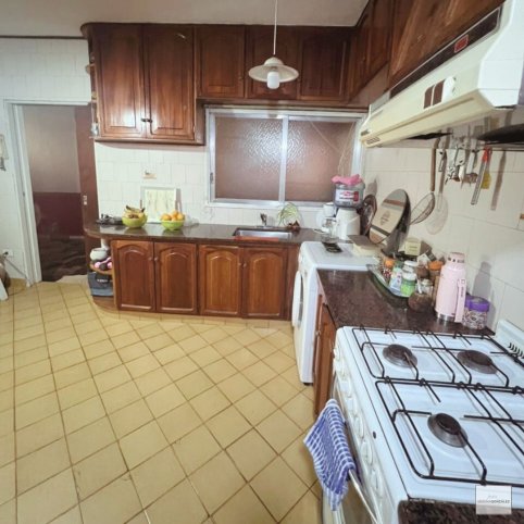 Casa 3 dorm, 200m² con garaje y patio — 4 de Abril