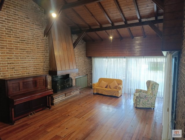 Casa 6 dorm, 286m² a reciclar — Fuerte Independencia