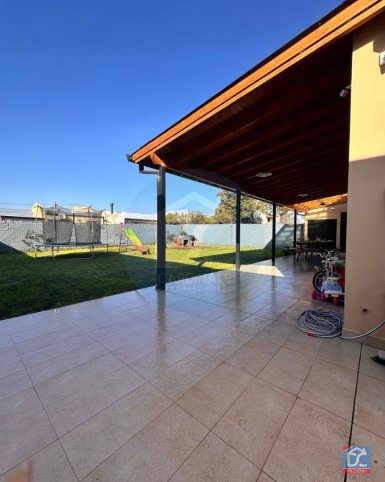 Casa 3 dorm, 152m² en Barrio Universitario con jardín y entrada para 2 autos