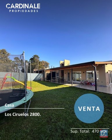 Casa 3 dorm, 152m² en Barrio Universitario con jardín y entrada para 2 autos