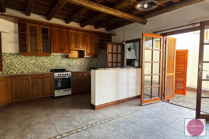 Casa moderna 180m² con cochera para 2 autos — Zona Dique