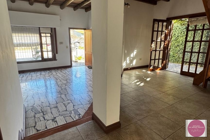 Casa moderna 180m² con cochera para 2 autos — Zona Dique