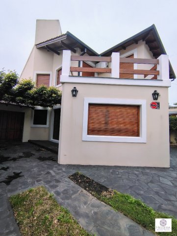 Casa 4 dorm, 216m² con garage — Libertad