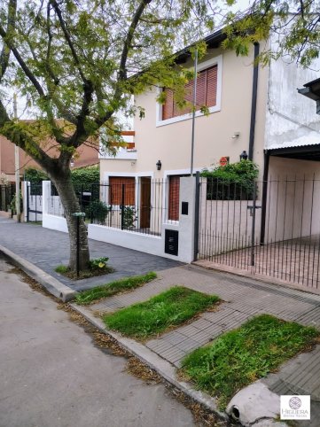 Casa 4 dorm, 216m² con garage — Libertad