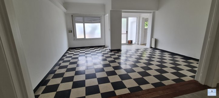 Casa 6 dorm, 300m² con garage y amplio patio — Centro