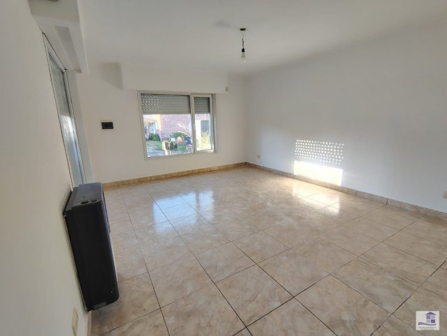 Casa 3 dorm, 140m² en esquina barrio Uncas