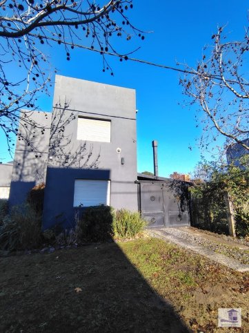 Casa 3 dorm, 140m² en esquina barrio Uncas