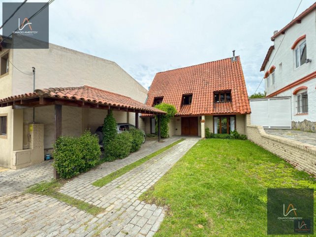 Casa 4 dorm, 155m² con cochera — Plaza de las Banderas