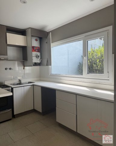 Casa 3 dorm, patio verde, garage — Ruben Dario 700