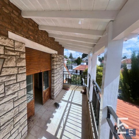 Casa en Venta en Brandsen y S.M. de Oro, 3 dorm, 3 baños, garage