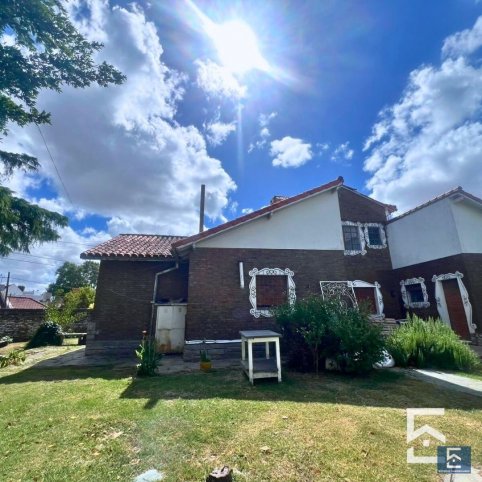 Casa en Venta en Brandsen y S.M. de Oro, 3 dorm, 3 baños, garage