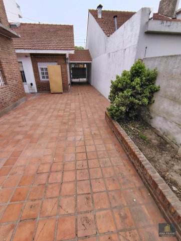 Casa 4 dorm, 170m² con jardín y garage — Maipú 800