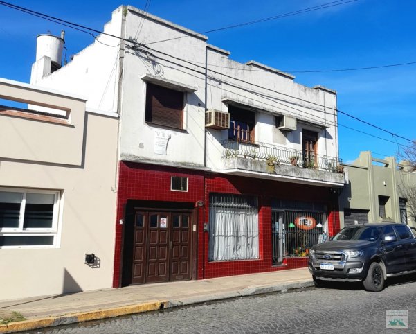 Casa en Venta 4 dorm, 247m² con garage y patio — 9 de Julio