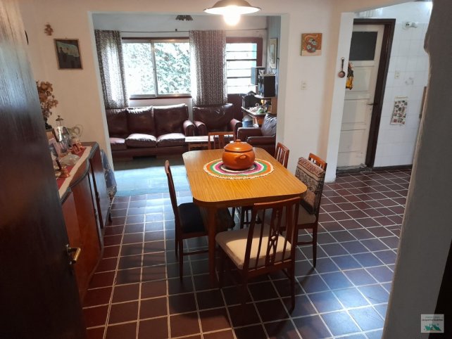 Casa en Venta 4 dorm, 247m² con garage y patio — 9 de Julio