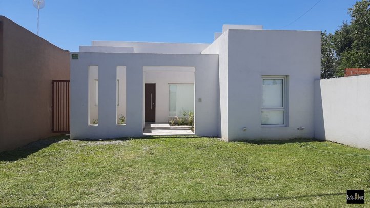Casa 2 dorm, 80m² en Zona La Rural