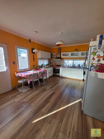 Casa en venta 3 dorm, 135m² con garage — Lester
