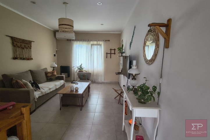 Casa 2 dorm, 95m² con jardín y cochera — Curuchet y Giaconni