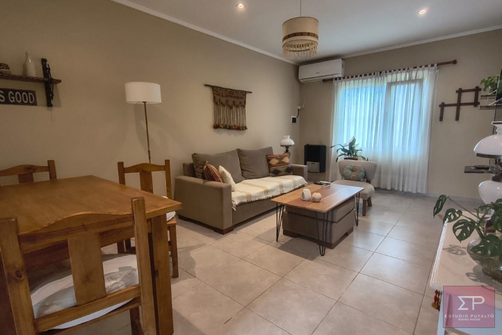Casa 2 dorm, 95m² con jardín y cochera — Curuchet y Giaconni