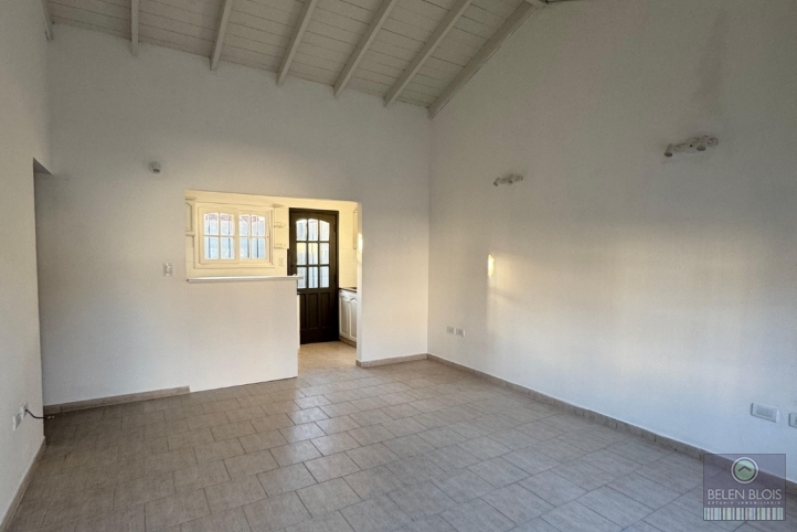 Casa en Venta Larrea al 1000, 90m², 2 dorm, 1 baño, garage