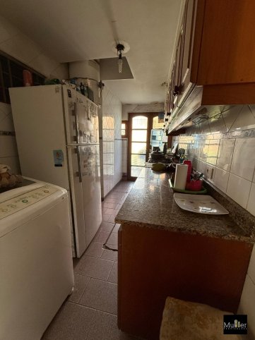 Casa en venta sobre calle Piedrabuena y Cuba, 3 dorm, 2 baños, garage