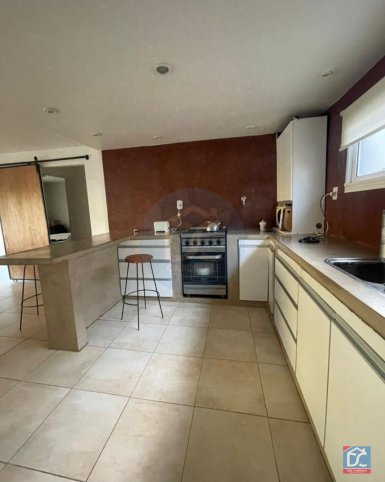 Casa 3 dorm, 148m² con pileta — Figueroa y Dante Alighieri