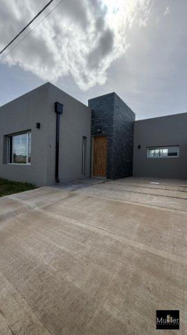 Casa a estrenar en venta, 2 dorm, 1 baño, Pasaje del Lago