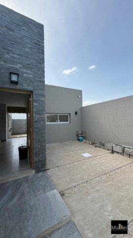Casa a estrenar en venta, 2 dorm, 1 baño, Pasaje del Lago