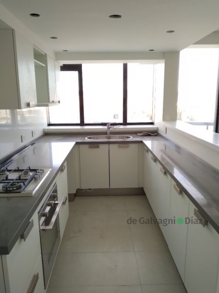 Depto 2 dorm, 104m² con cochera — Alem 813