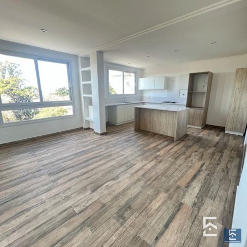 Depto 2 dorm, 115m² con cochera y ascensor — Av. Santamarina y Mitre