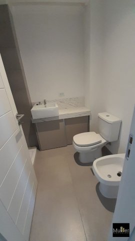 Depto 2 dorm, 2 baños, cochera y pileta — Centro