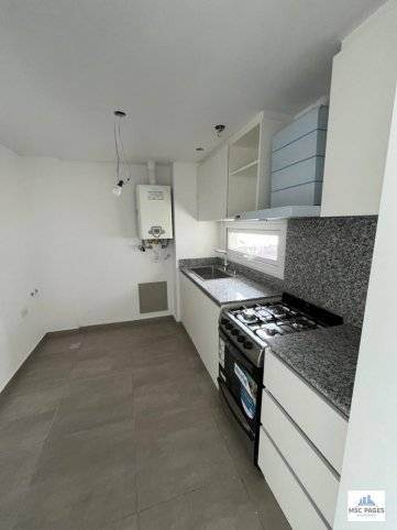 Depto 2 dorm, 105m² en Tercer Piso con balcón — España 337